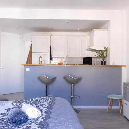 Centre With A Balcony Cannes