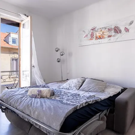 Centre With A Balcony 公寓