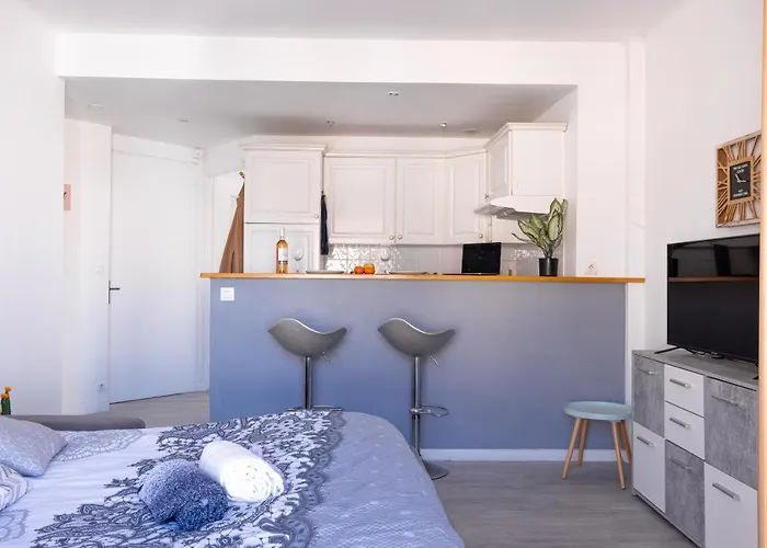 Centre With A Balcony 戛纳