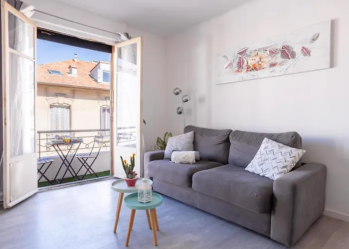 Centre With A Balcony 公寓 *