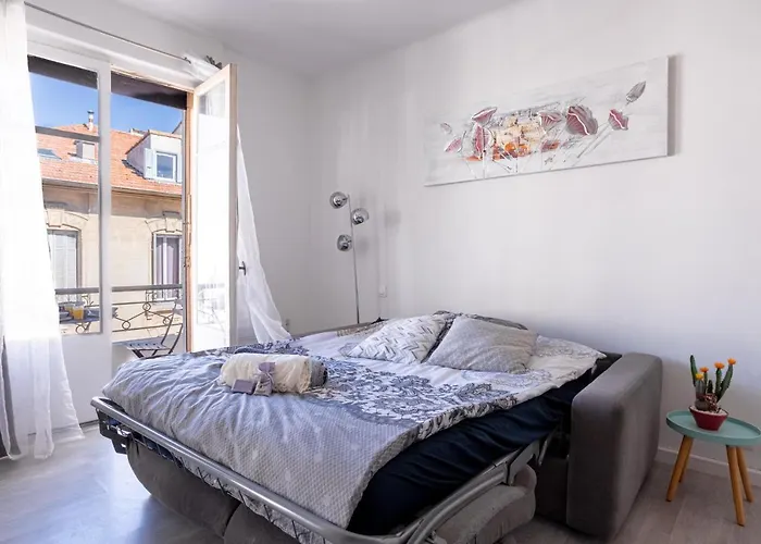 Centre With A Balcony 公寓