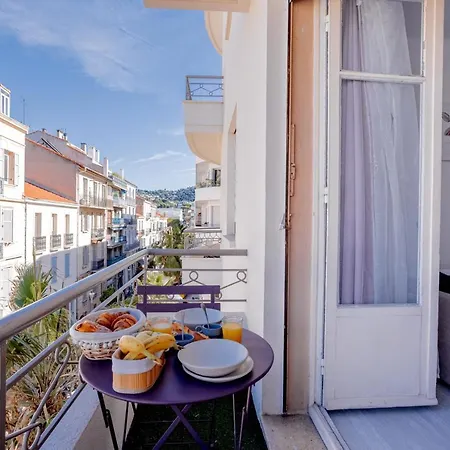 Apartment Centre With A Balcony *